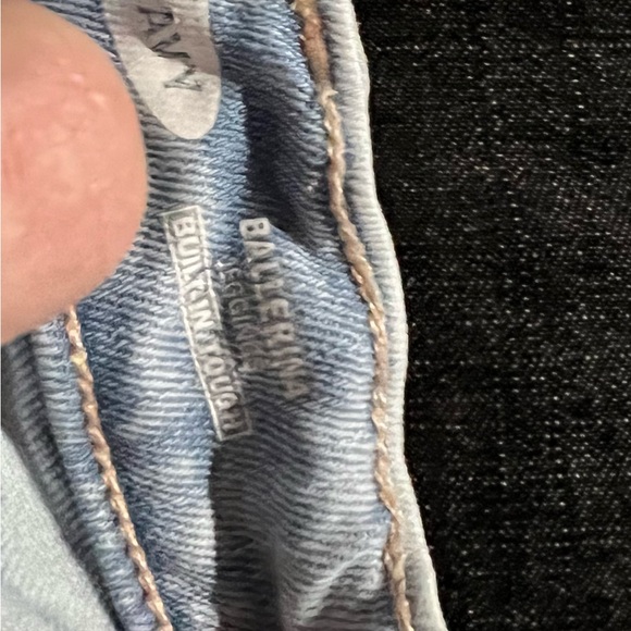 4 pairs of little girls size 5 skinny jeggings. All in near perfect condition. - Picture 8 of 14